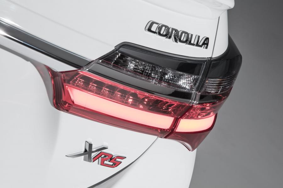 Логотип Toyota Corolla XRS 2017 года  (LA) (фото 16 из 22)